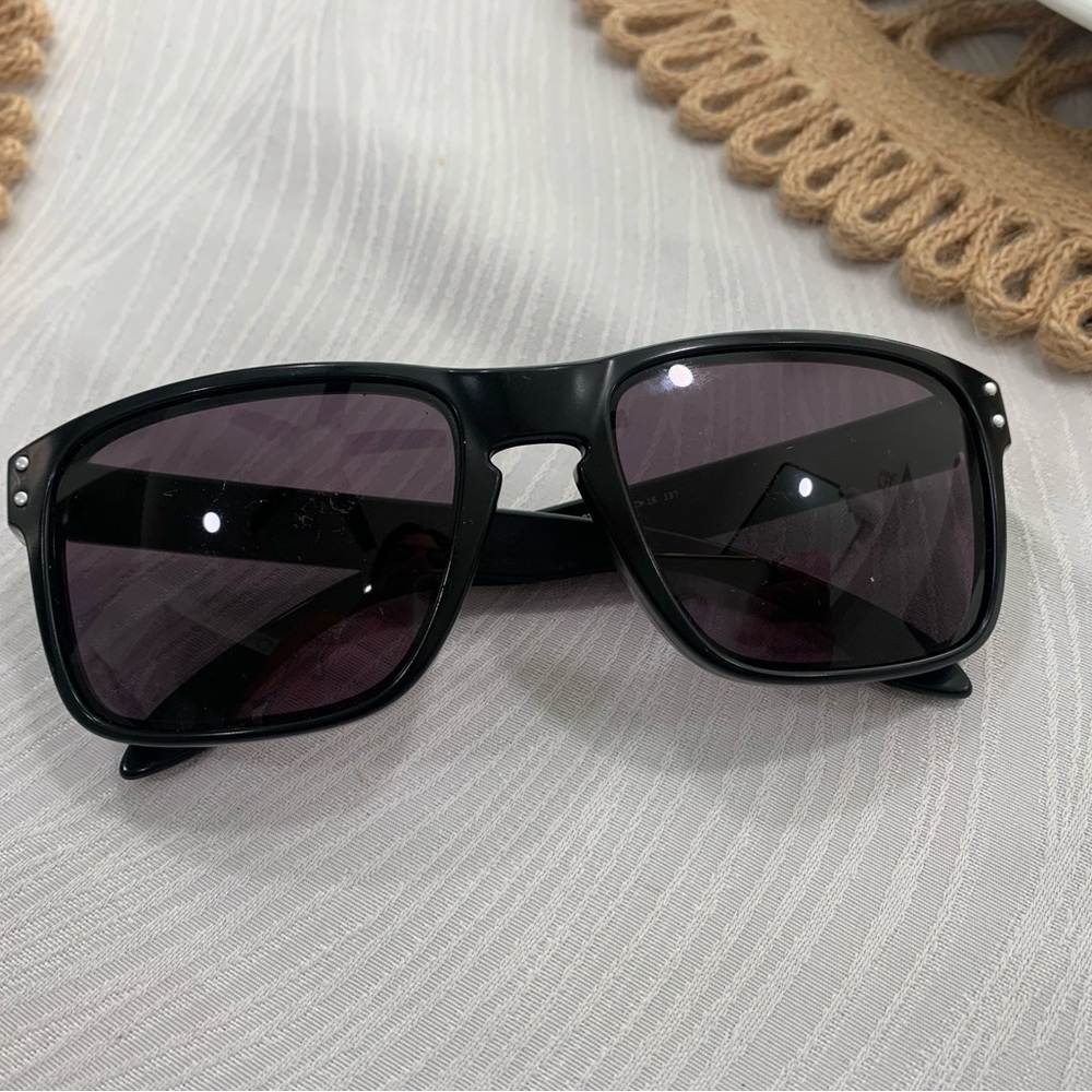 OAKLEY Holbrook Sunglasses ✨